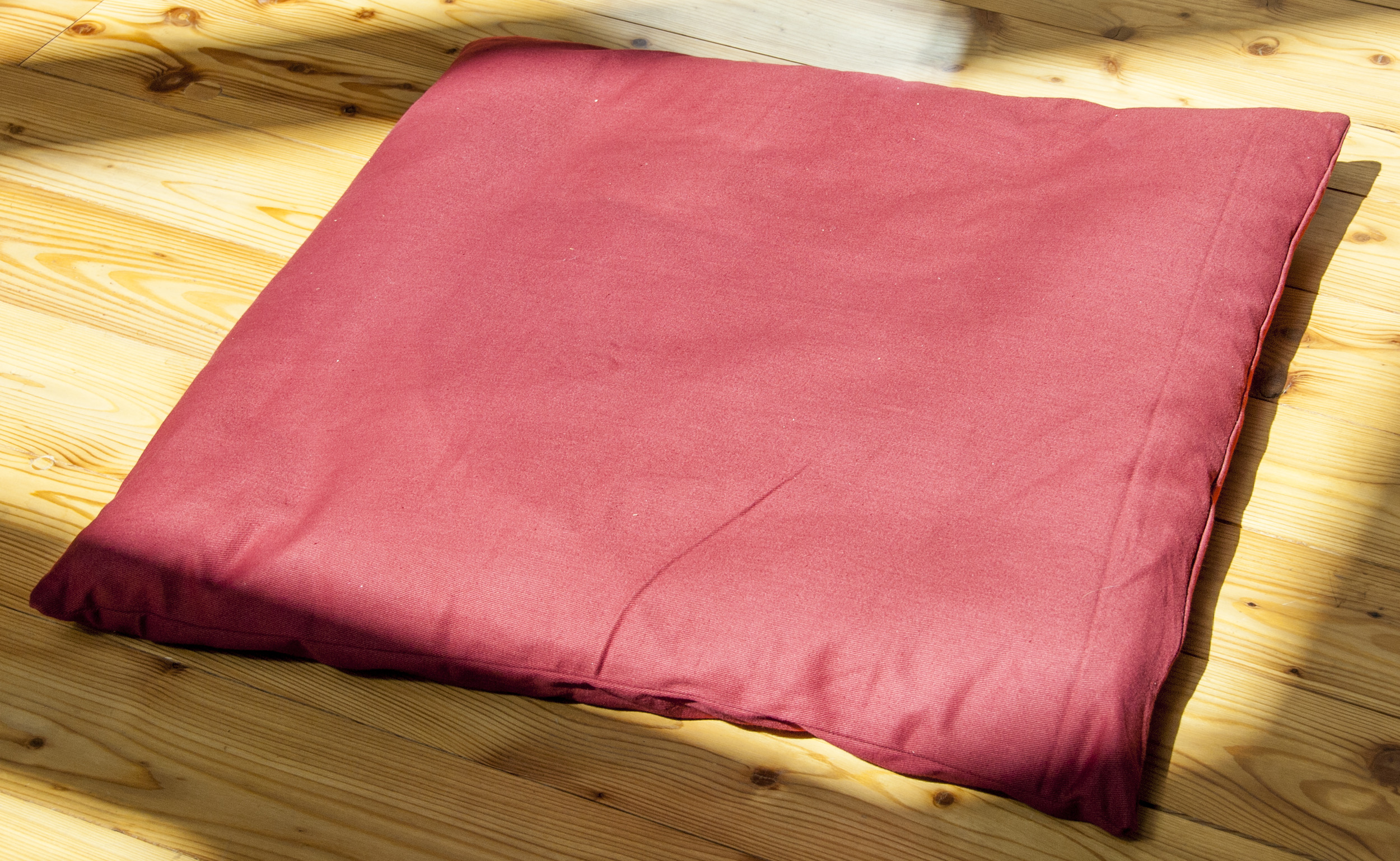 Meditationsmatte weinrot mit Baumwolle gefüllt