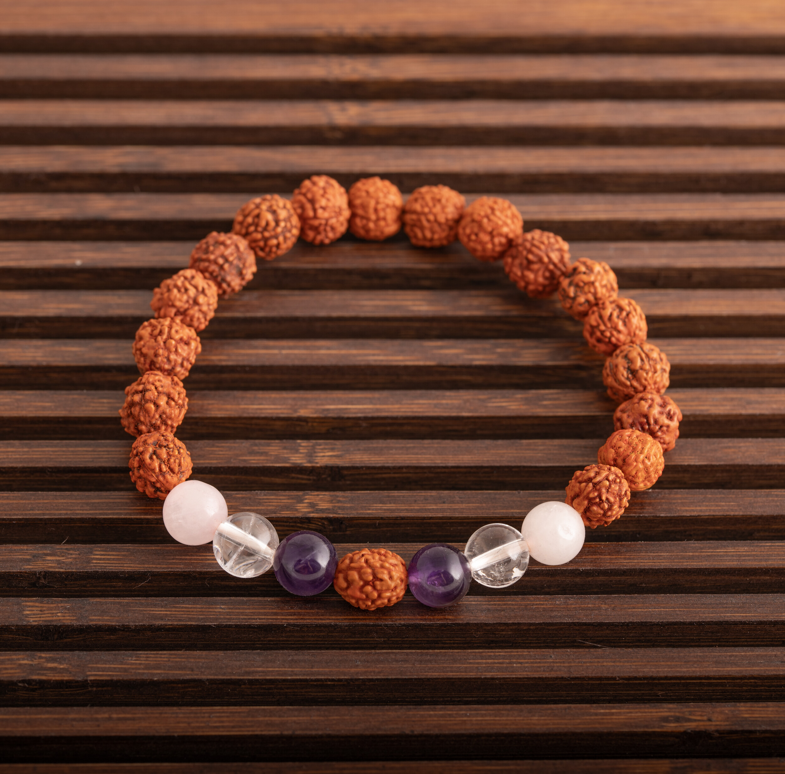 Rudraksha Armband mit Edelsteinen